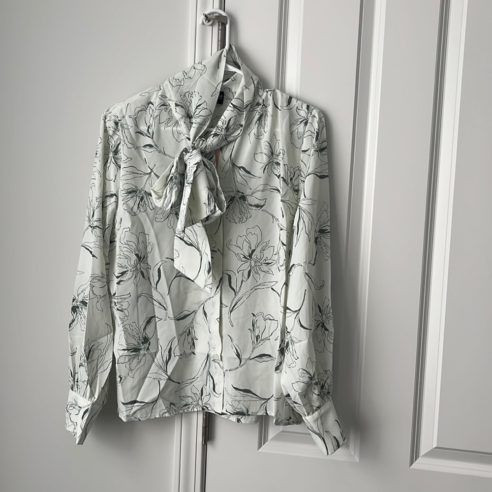Neck-tie blouse!
